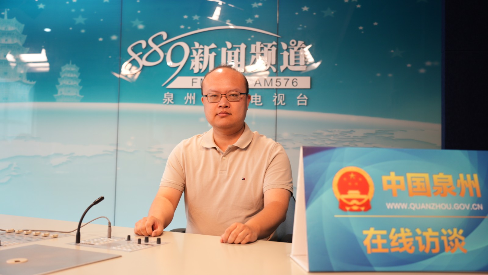 《在线访谈》关注大拼经济、大抓发展“项目创优年”专题节目，聚焦“抓开放招商促项目落地”专项行动。